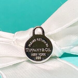 New Tiffany “Return to Tiffany” mini round tag 1/2” authentication